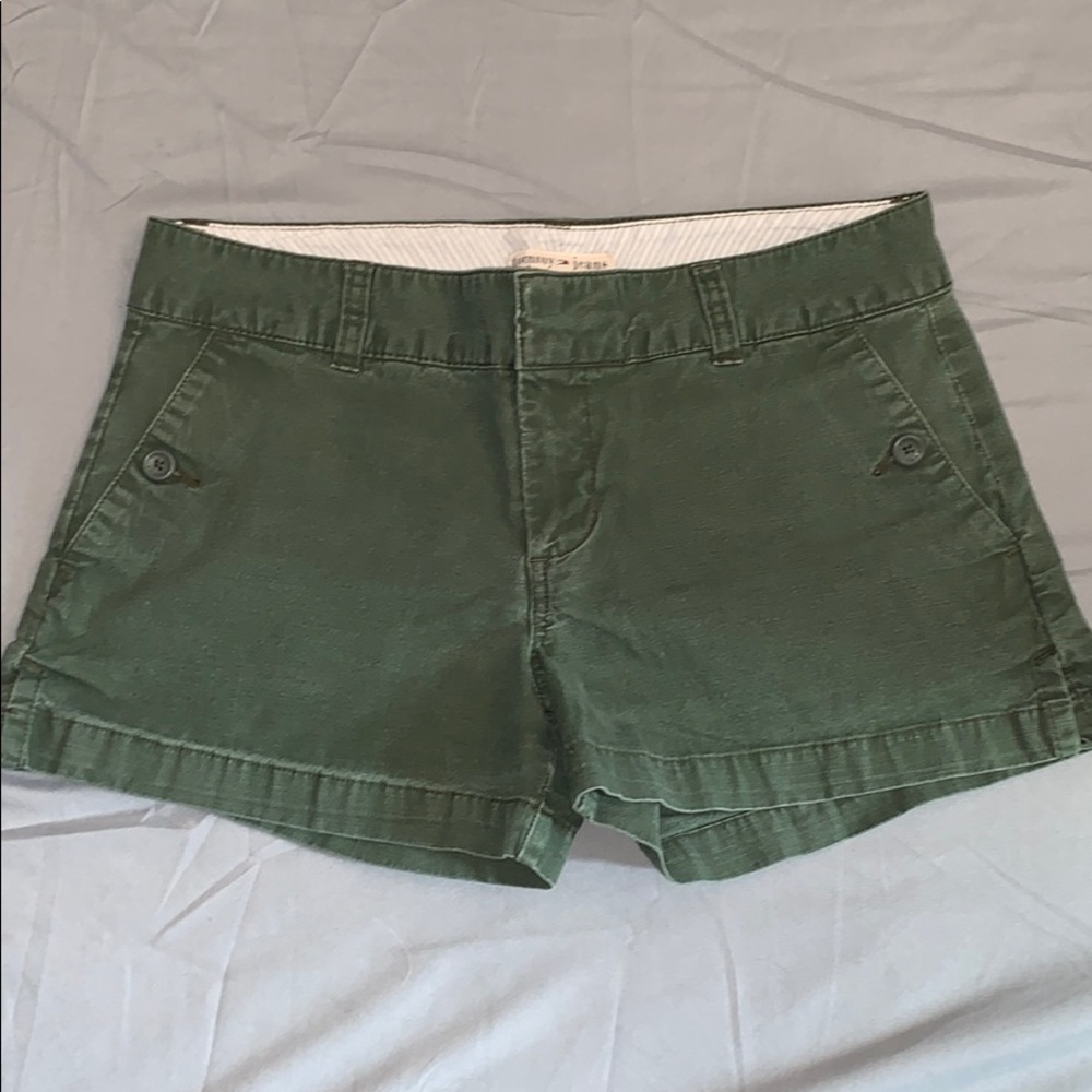 green tommy jeans shorts